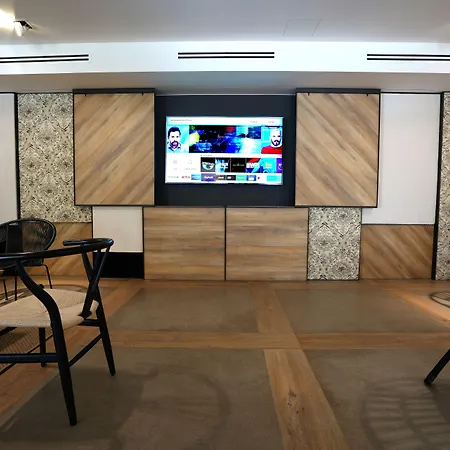 Windsor Tossa - Adults Only 16